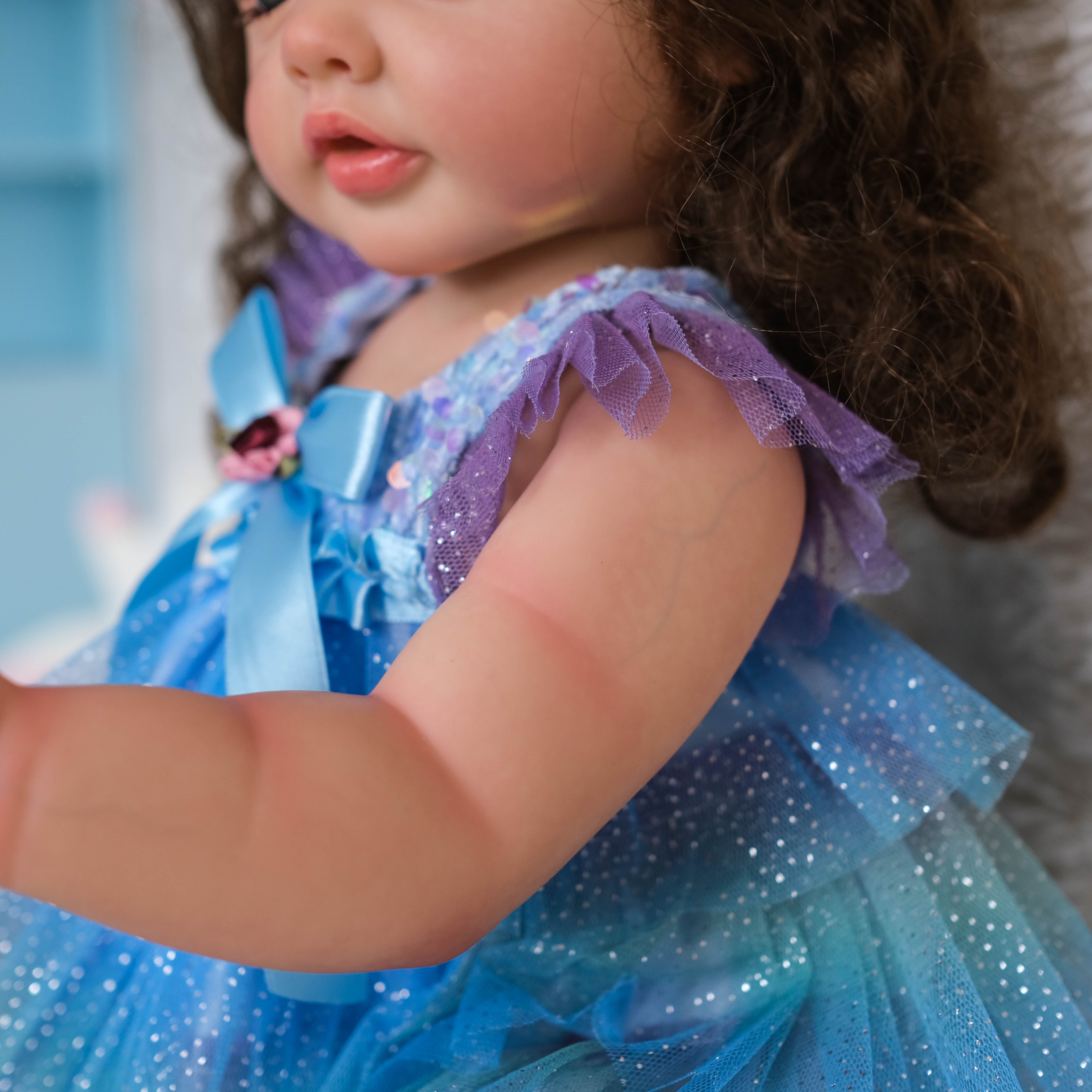 Bambola Reborn in Silicone Completa Maialen – 55 cm detail image 2