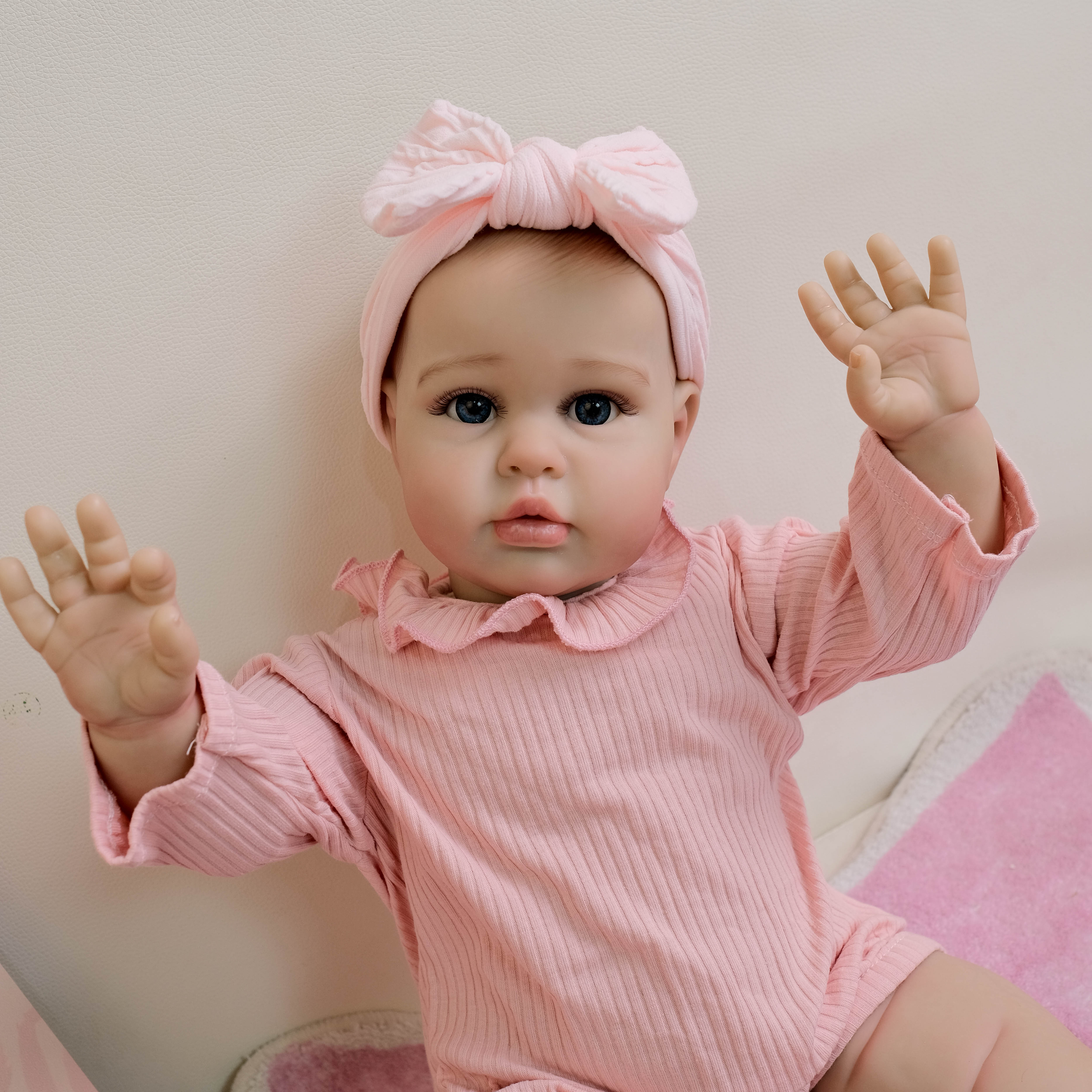 Lalka Reborn Winylowa Yago – 60 cm detail image 2