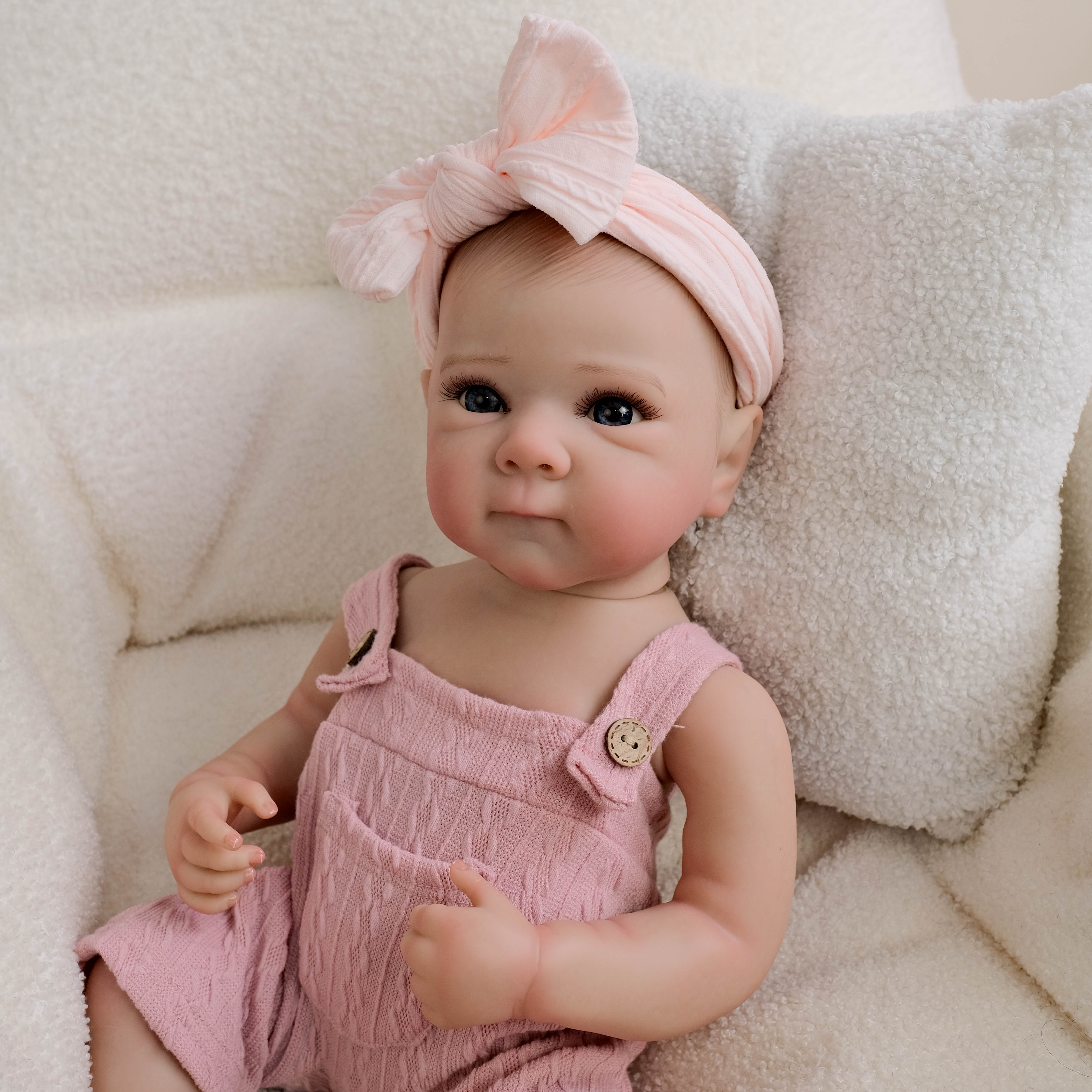 Bambola Reborn in Vinile Anabel – 45 cm, con Suono detail image 2
