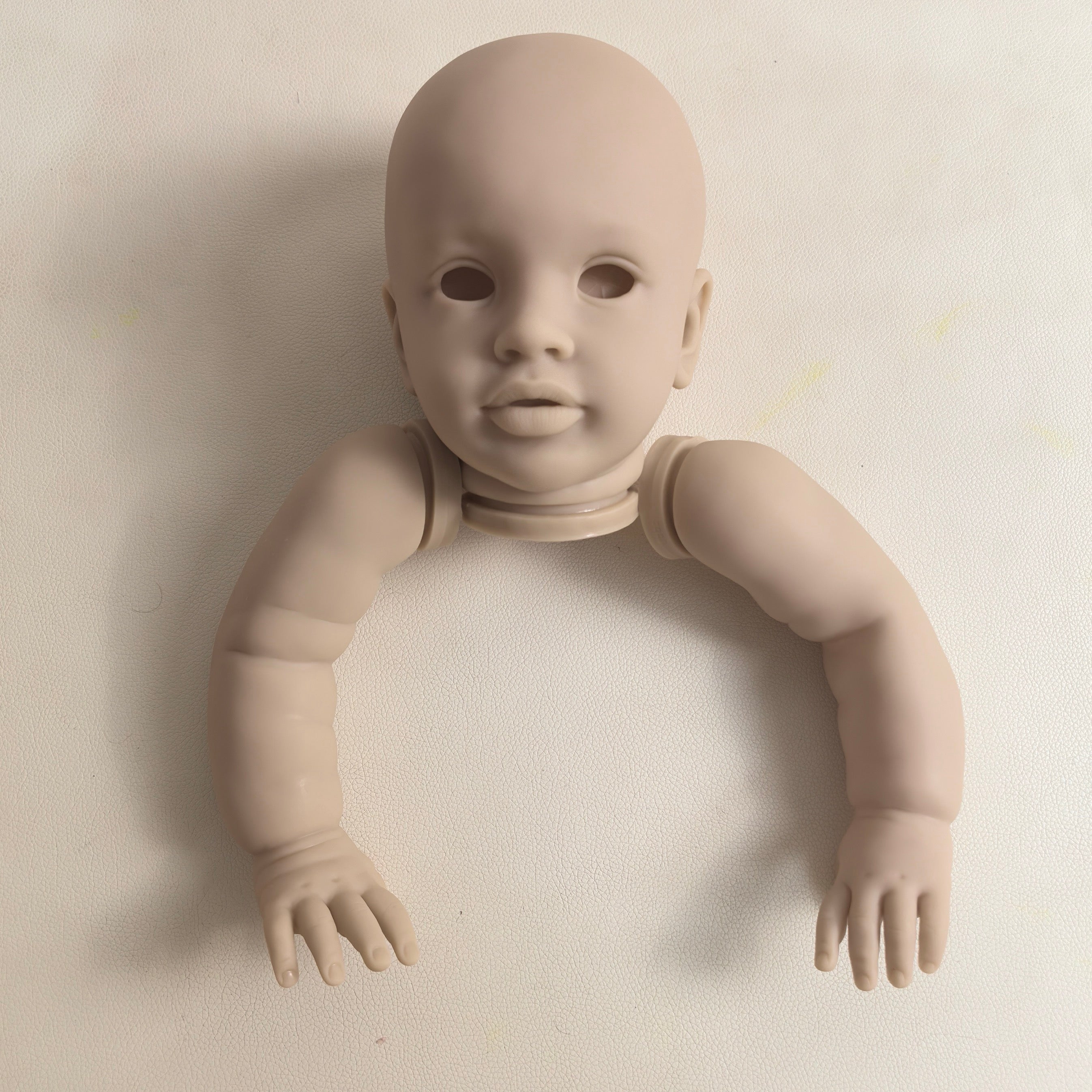 Bambola Reborn in Vinile Miriam – 65 cm, con Suono detail image 4