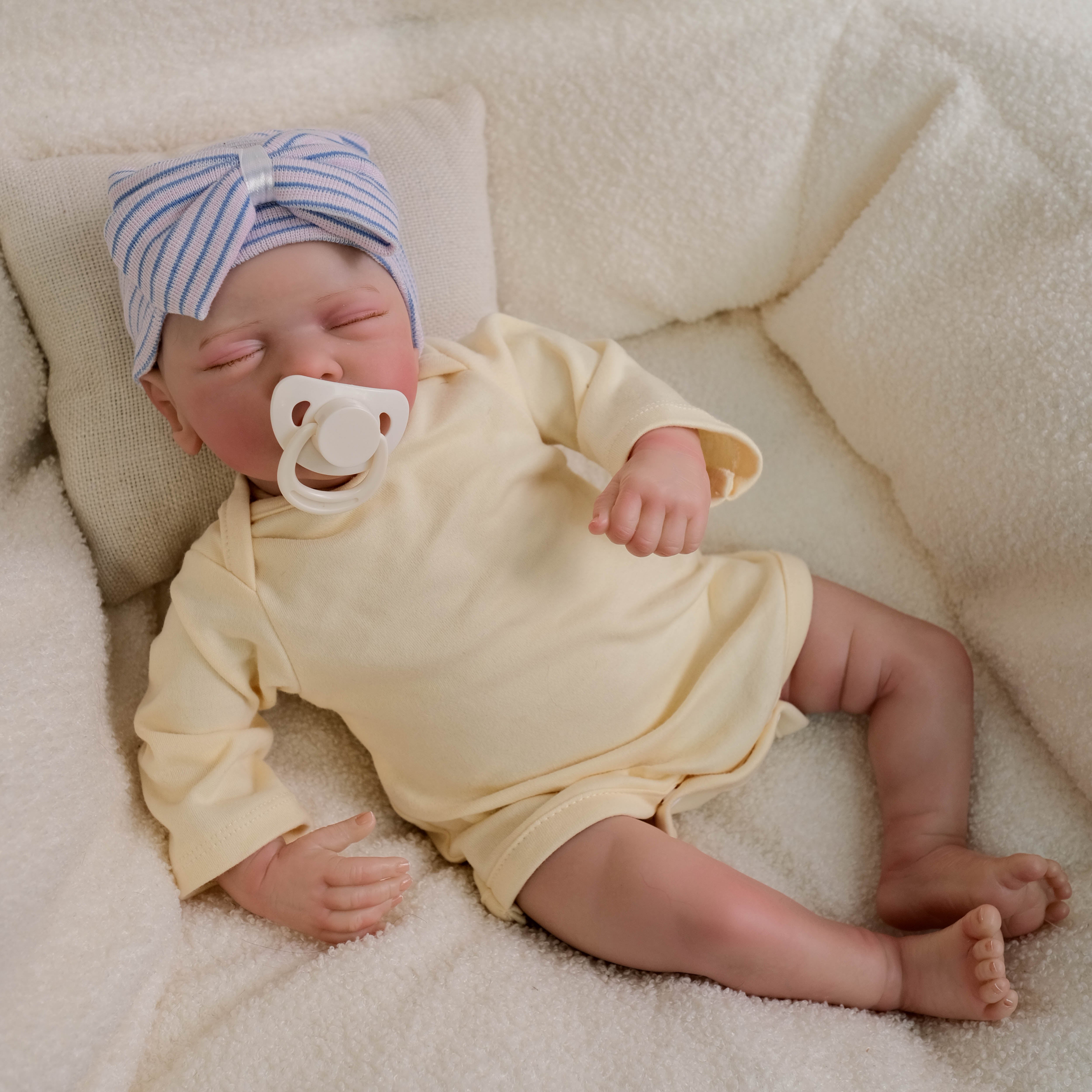 Lalka Reborn Winylowa Gabriela – 48 cm detail image 2