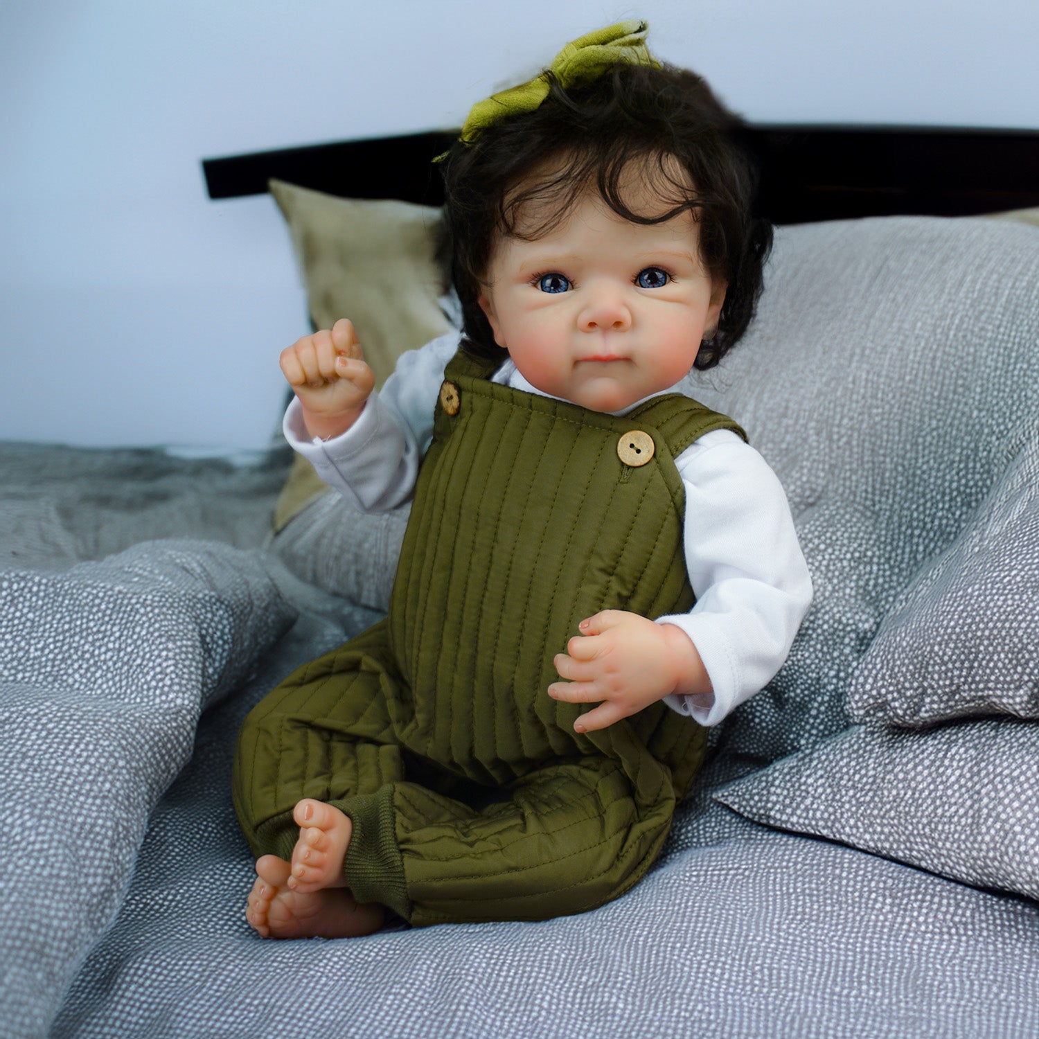 Lalka Reborn Winylowa Pilar – 45 cm, z Dźwiękiem i Wszczepionymi Włosami detail image 2