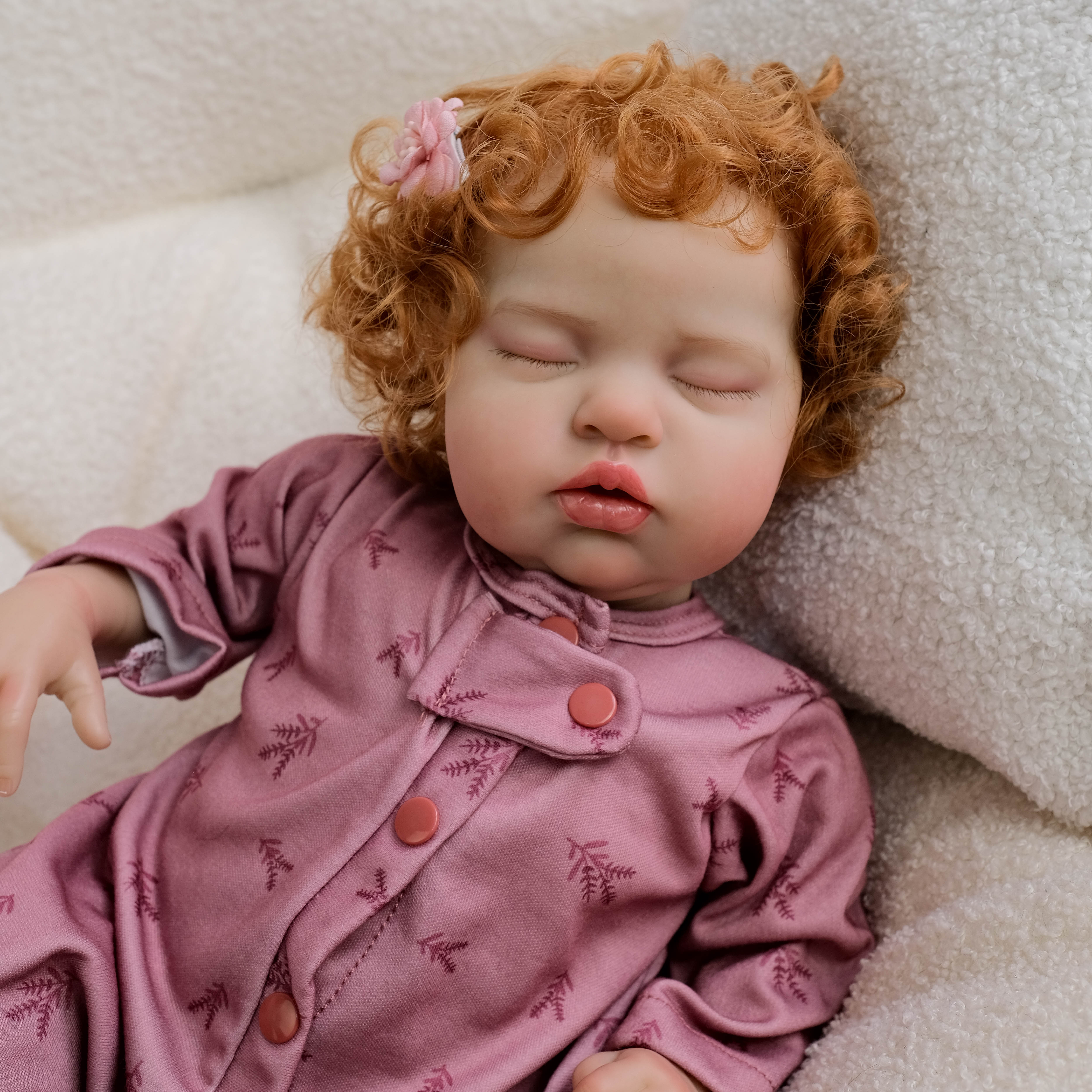 Lalka Reborn Clara – 48 cm, wszczepiane włosy detail image 4