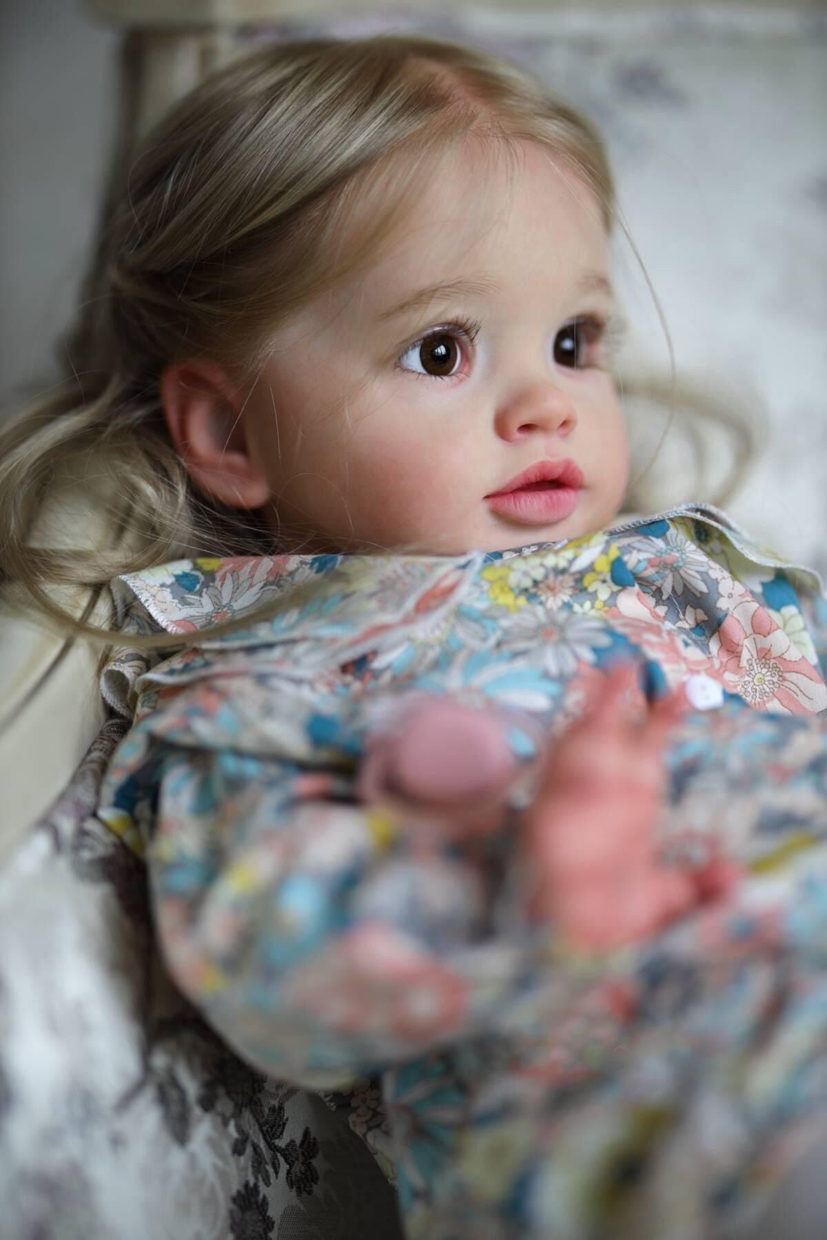 Bébé Reborn en Silicone Carmiña – 65 cm, avec Son detail image 1