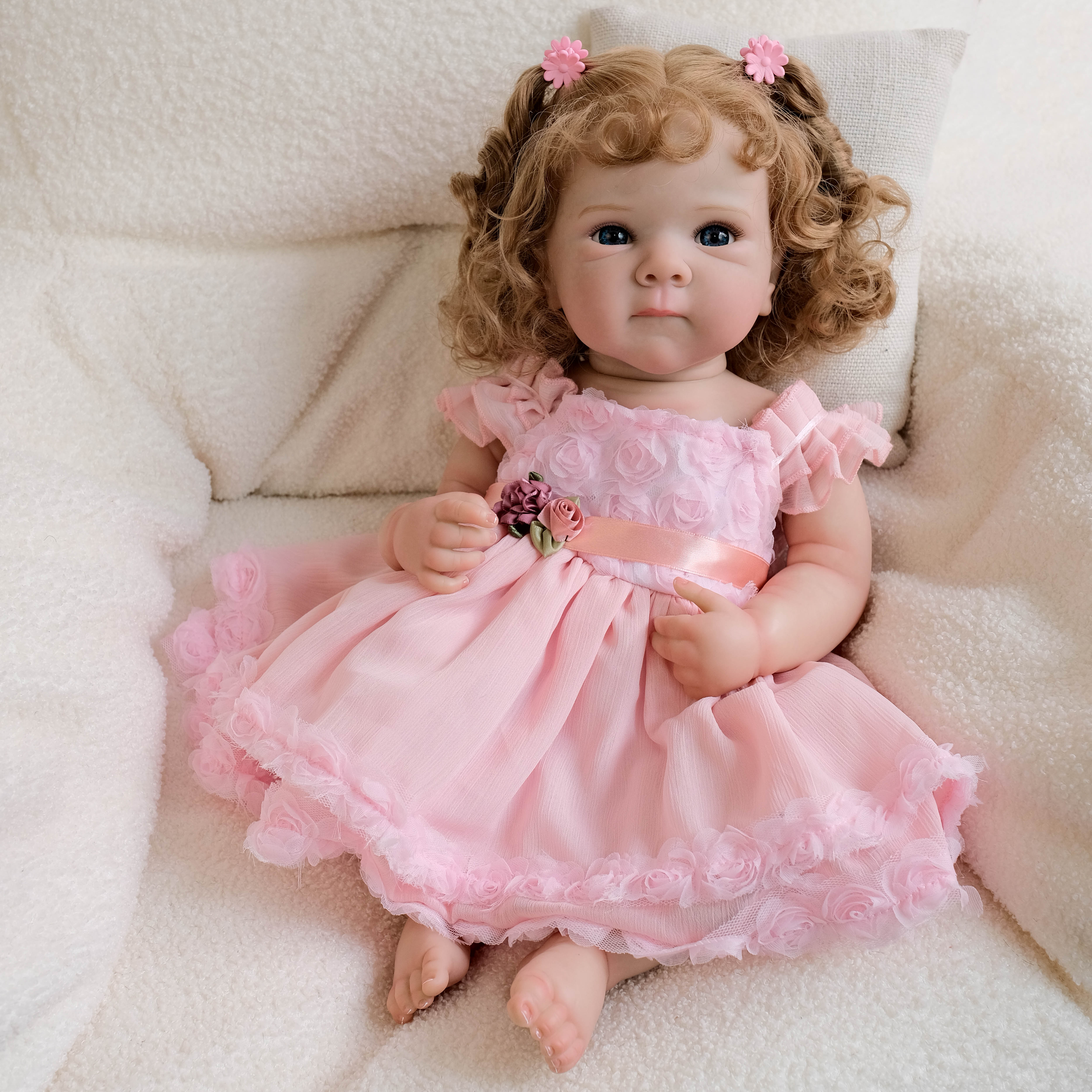 Bambola Reborn Regina in Vinile – 45 cm, con Suono e Capelli Impiantati detail image 7