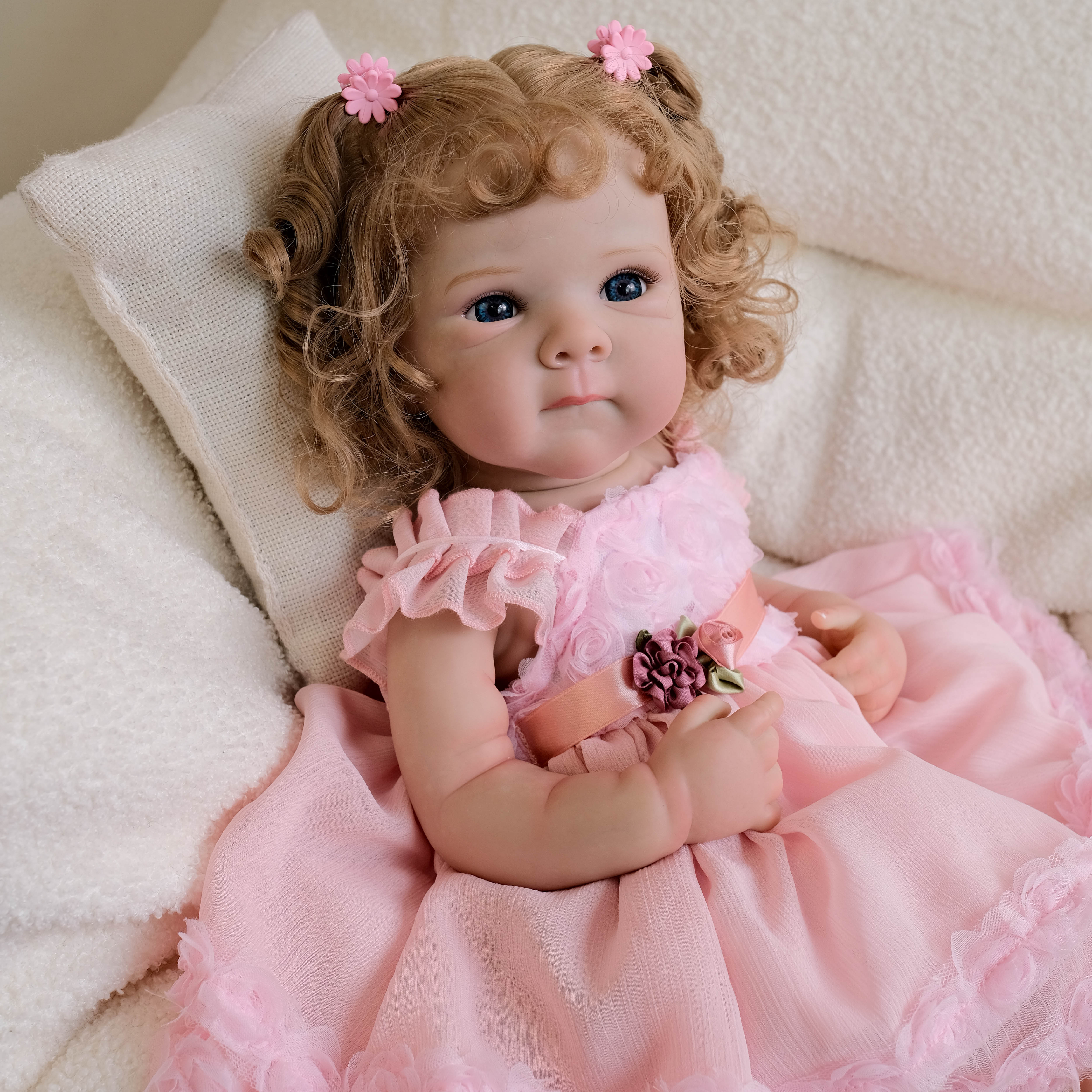 Bambola Reborn Regina in Vinile – 45 cm, con Suono e Capelli Impiantati detail image 6