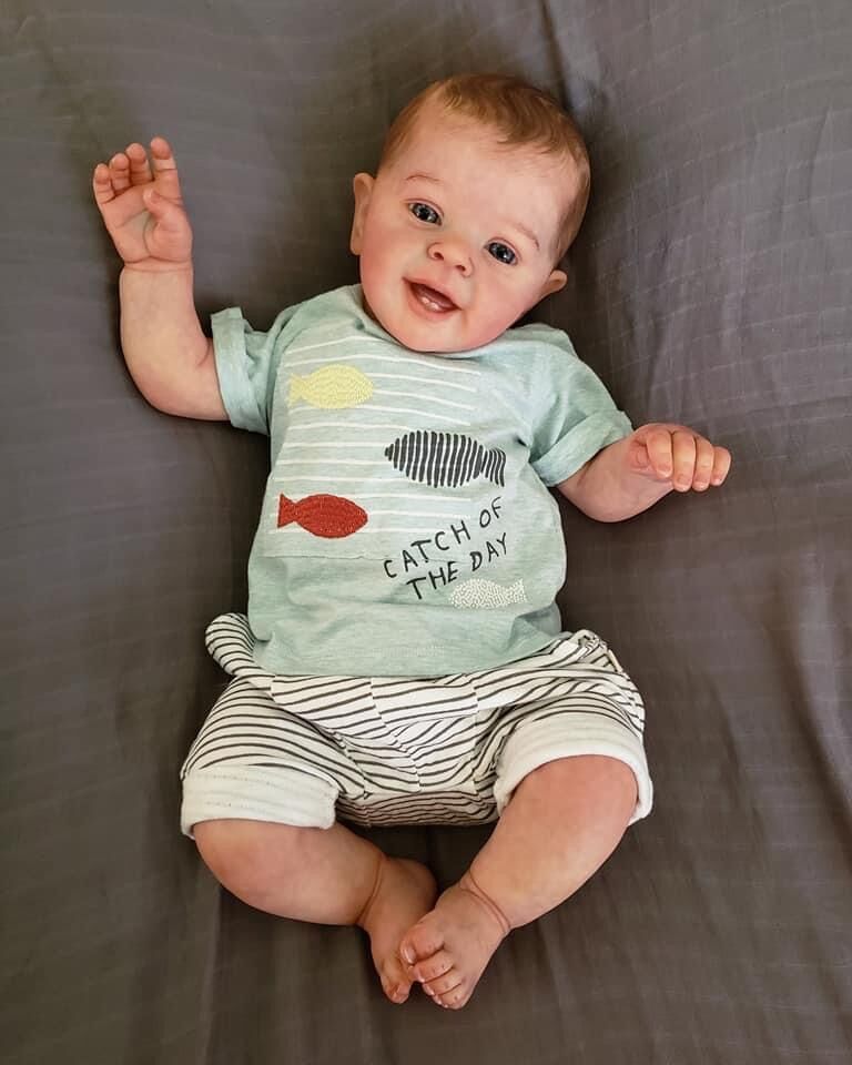 Bambola Reborn in Vinile Hernán – 60 cm, con Suono detail image 2