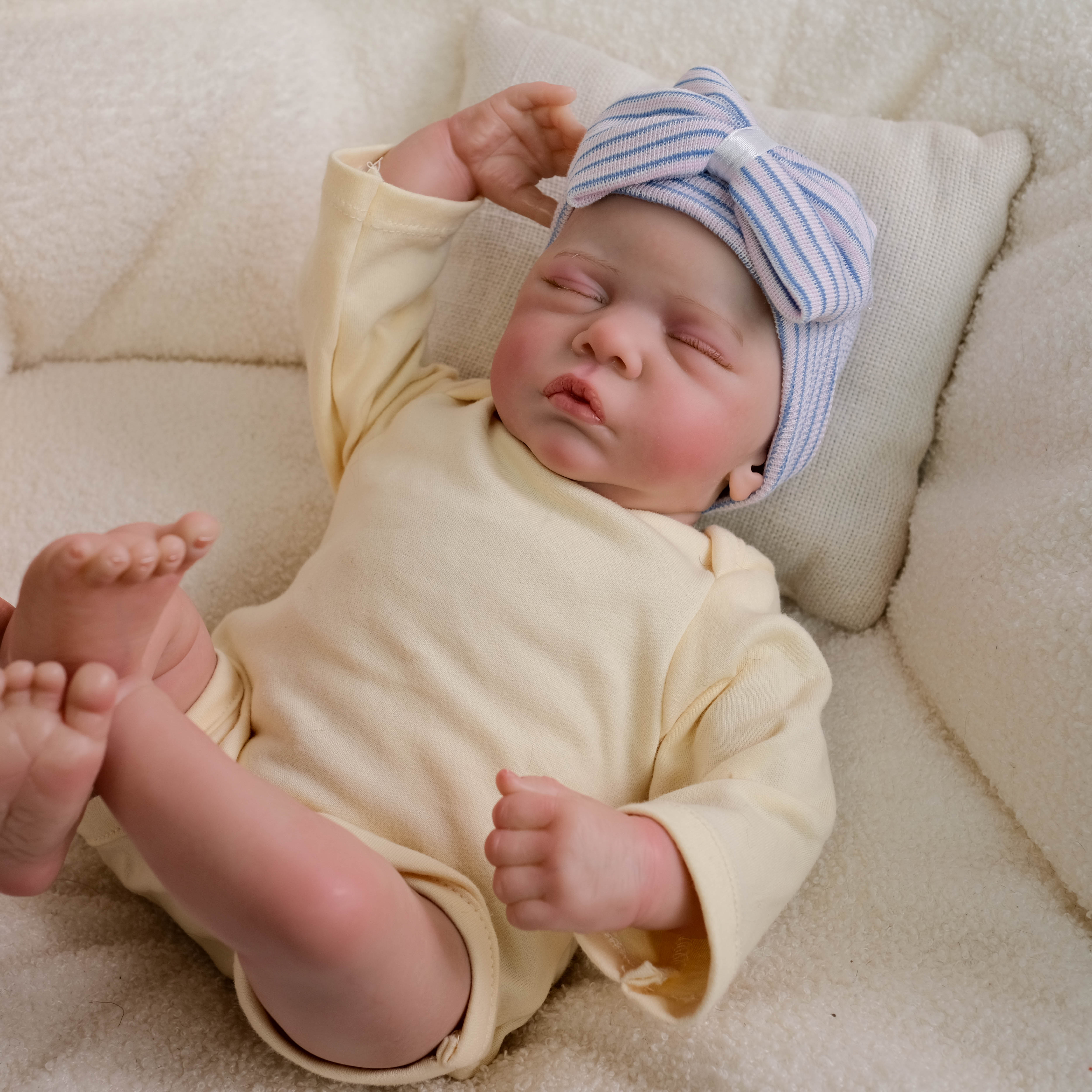 Lalka Reborn Winylowa Gabriela – 48 cm detail image 4