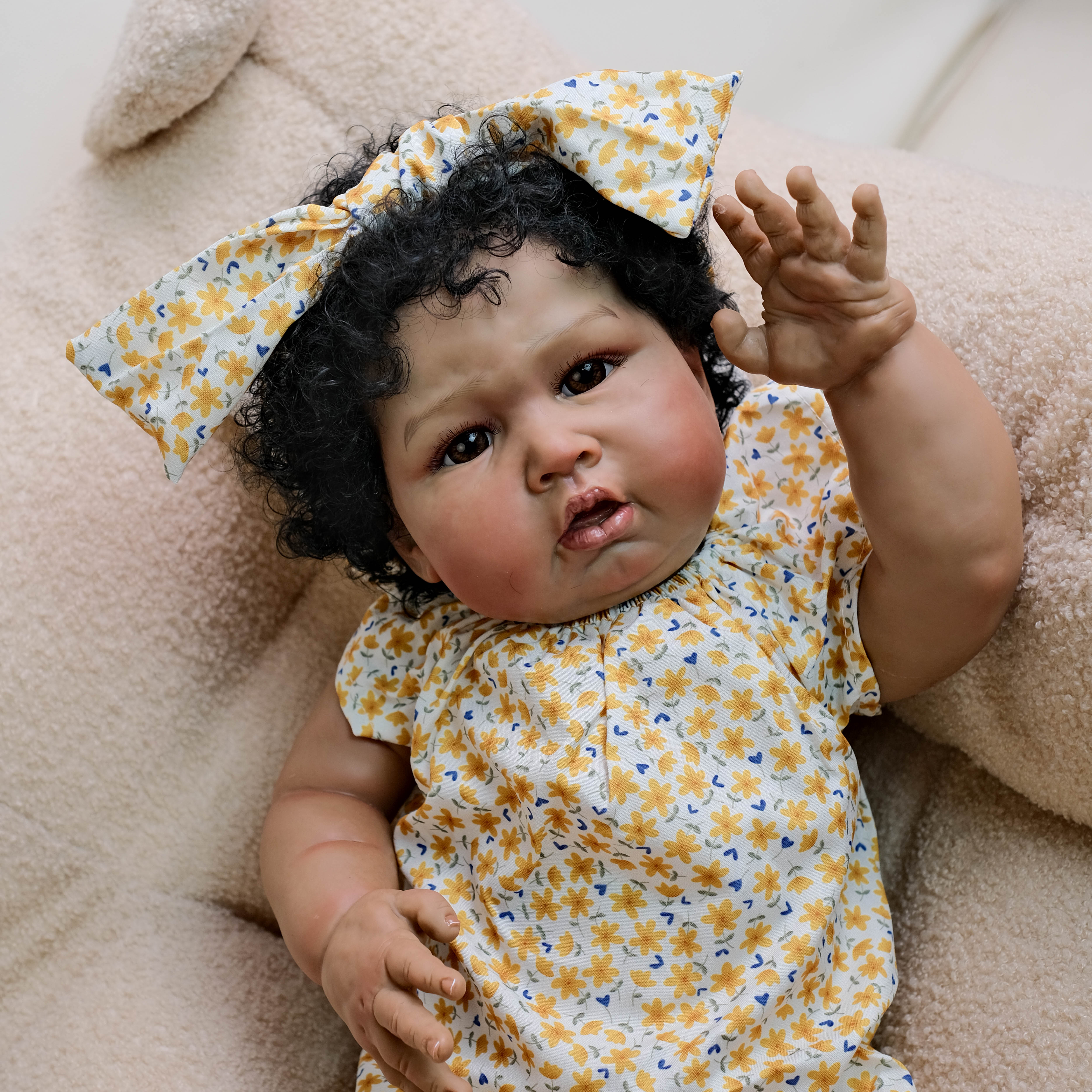 Lalka Reborn Winylowa Delfina – 60 cm, z Dźwiękiem i Wszczepionymi Włosami