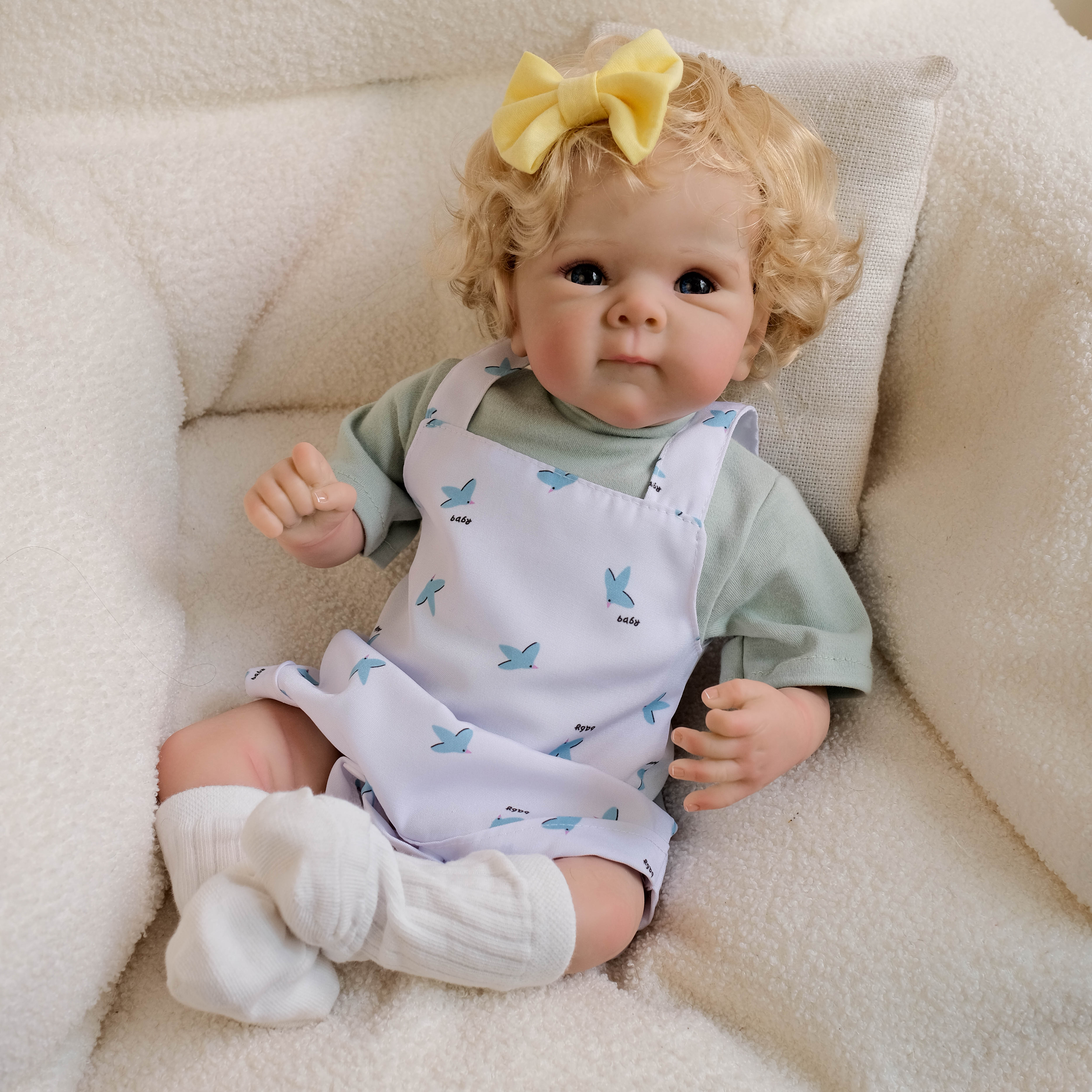 Bambola Reborn Regina in Vinile – 45 cm, con Suono e Capelli Impiantati detail image 3